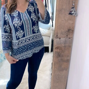 Figueroa & Flower blue floral top size large